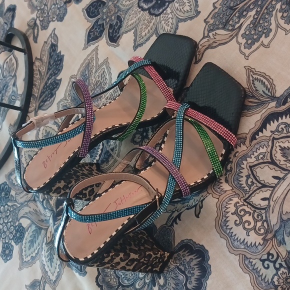 BETSEY JOHNSON Graviti Embellished Leopard Print Block Heel Sandal Size 7.5 NEW - Picture 8 of 14